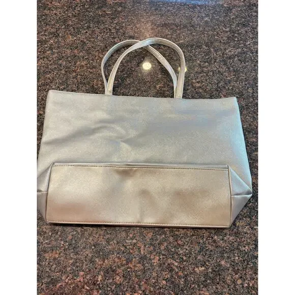 Disney Cinderella Silver Tote A Dream is a Wish Excellent Condition - Picture 6 of 9